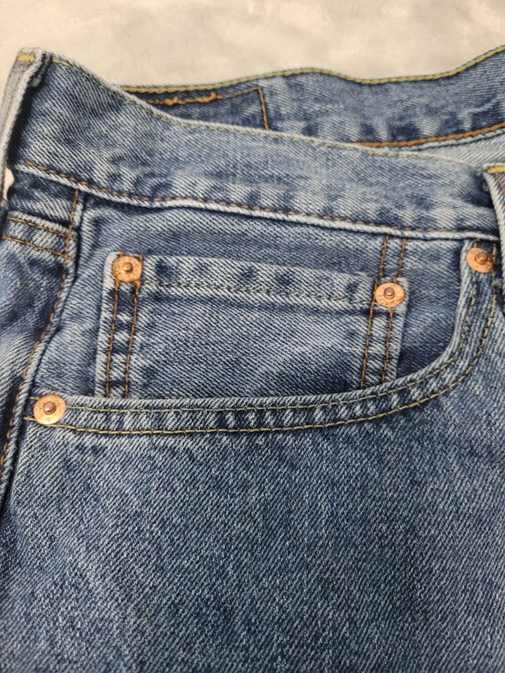 Levi’s 505 Men’s Regular Fit Straight Leg Medium Wash Jeans 36 x 30 - Picture 9 of 12